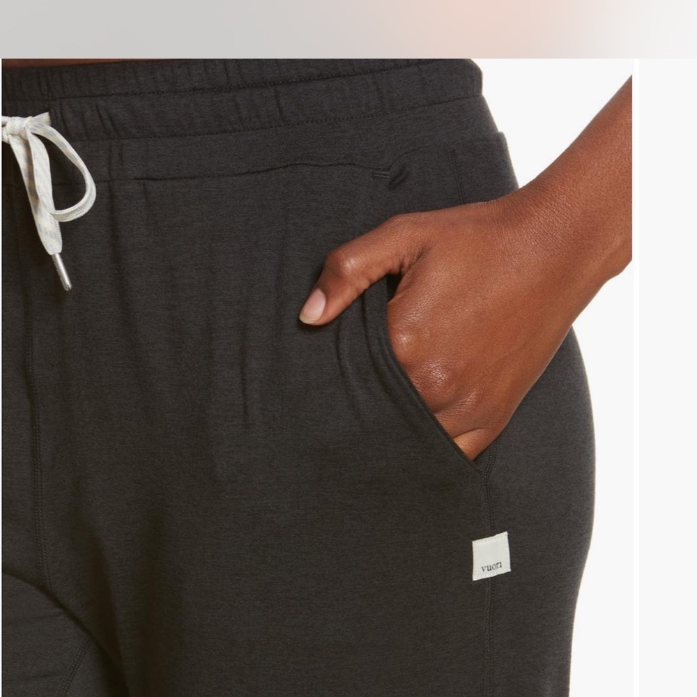 Women's Black vuori joggers